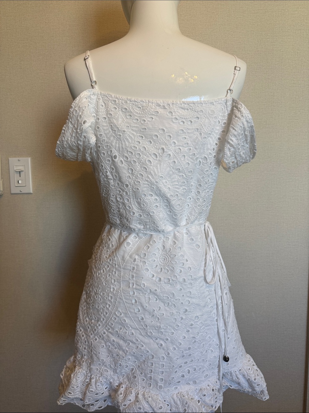 The Salty Label White Eyelet Ruffle Wrap Dress - M - Picture 6 of 7